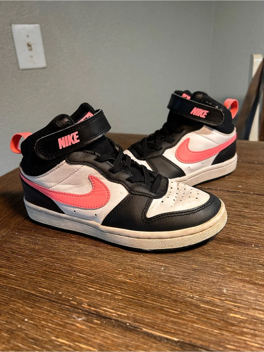 Nike kids court Burough mid 2 size 12.5 unisex